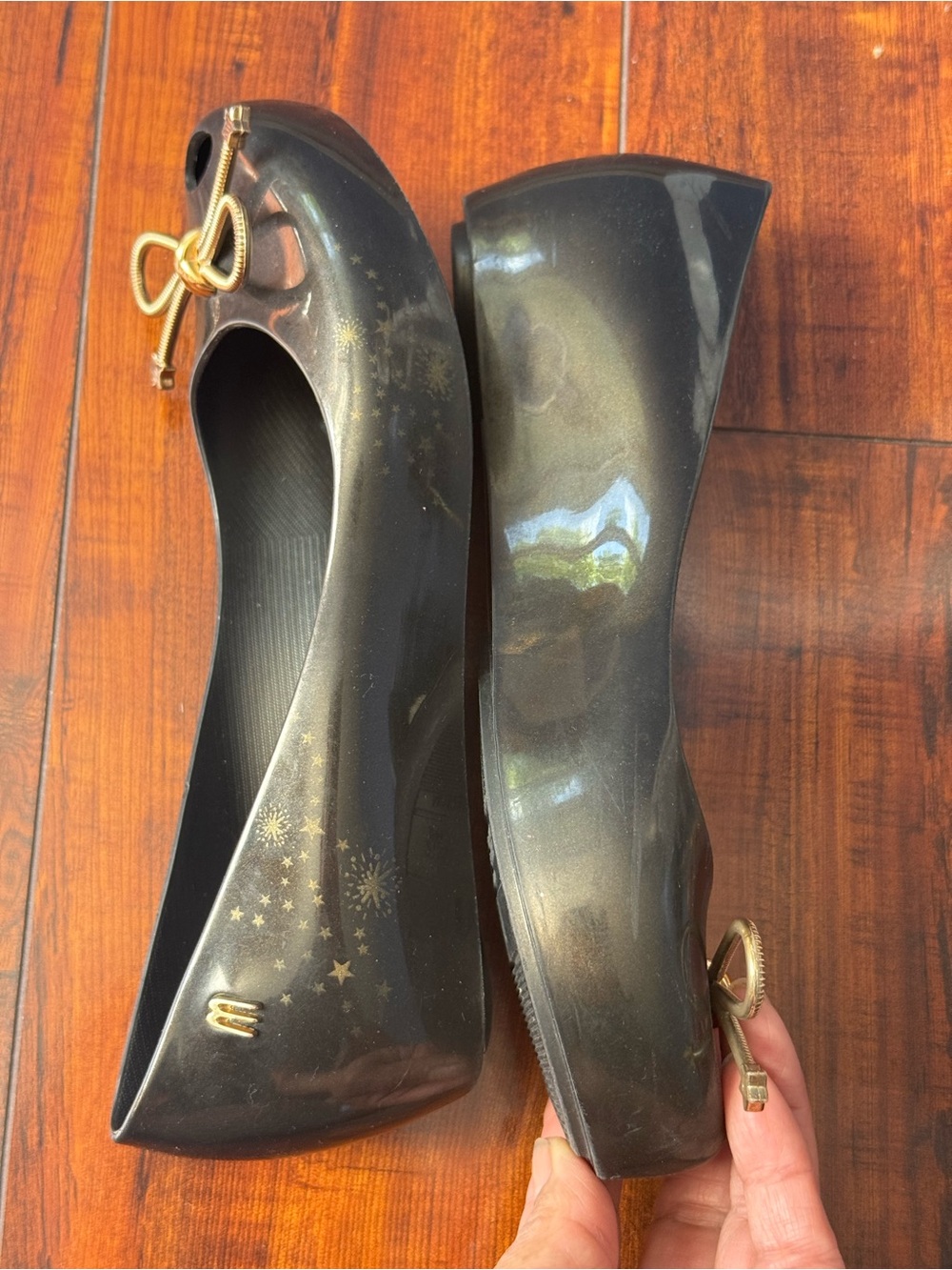 Mel by Melissa kids Black Jelly Bow Peep-Toe Flats with Gold Star Accents - Picture 4 of 10